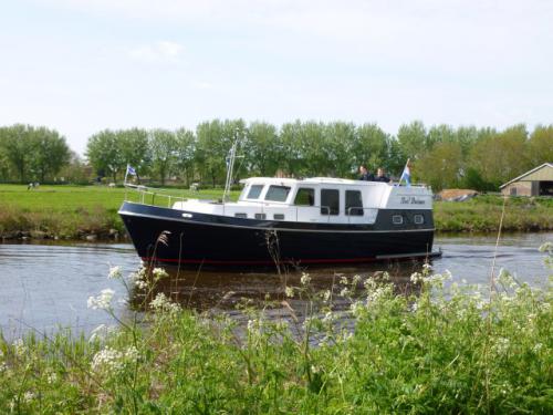 Yacht Simmerskip 1050 AK XL for hire in Molkwerum