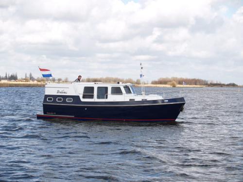 Yacht Simmerskip 950 AK available for charter in Marina Friesland