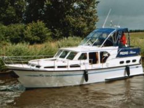 Houseboat Skiron 35 available for charter in Yachthafen Wendenschloss