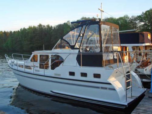Houseboat Skiron 35 for rent in Classic Marina