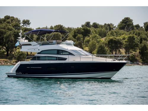 Motoryacht Squadron 42 Yachtcharter in Sibenik