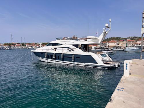 Motor yacht Squadron 58 available for charter in Primosten