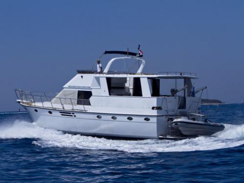 Motorboat Star 1940 available for charter in Marina Kremik