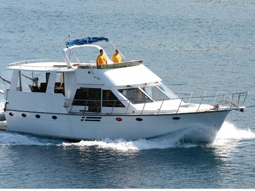Motor yacht Staryacht 1940 for rent in Marina Kremik
