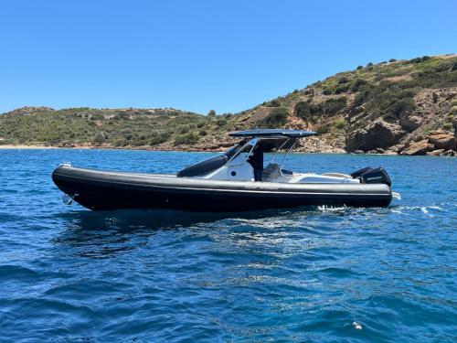 Motorboat Strider 10 for hire in Parikia