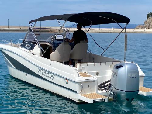 Motorboat Sun Cruiser 730 available for charter in Makarska