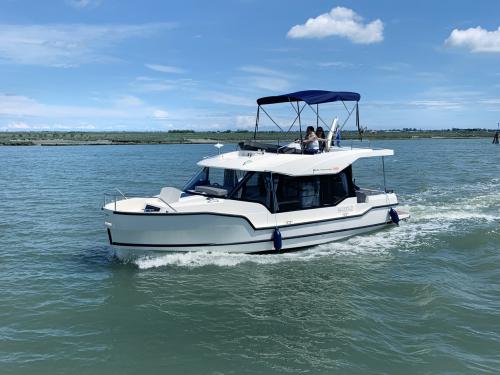 Motor yacht SunCamper 35 for rent in Marina Casale sul Sile