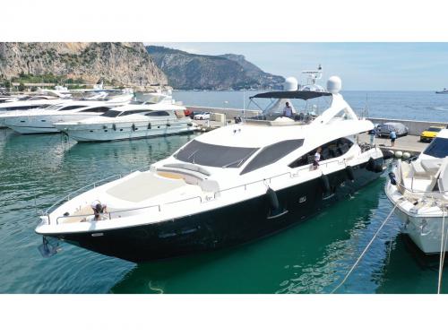 Motorboot Sunseeker 88 chartern in Gouvia
