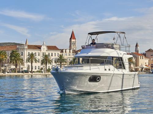 Motoryacht Swift Trawler 30 chartern in ACI Marina Trogir