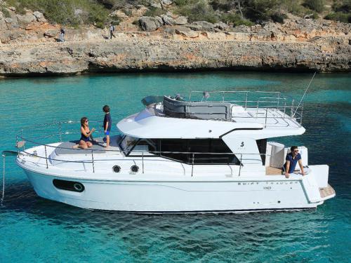 Motorboot Swift Trawler 30 chartern in Pula