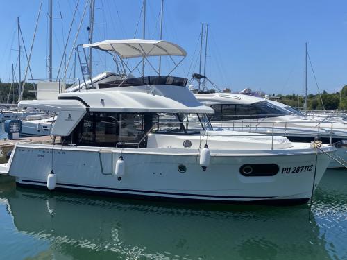 Yacht Swift Trawler 35 for rent in Marina Polesana