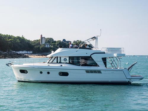 Motorboat Swift Trawler 47 for rent in Marina Mandalina