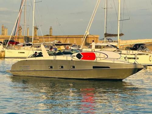 Motor yacht Synthesi 40 for rent in Nettuno