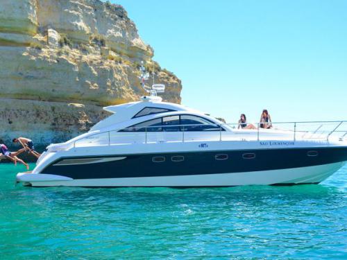 Motorboat Targa 47 available for charter in Marina de Vilamoura