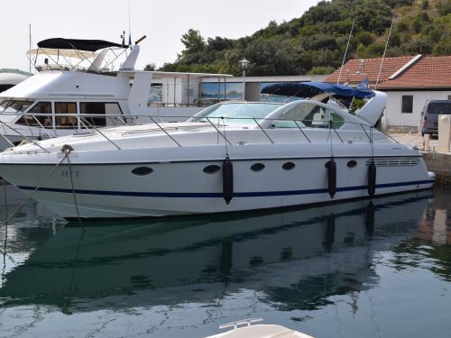 Motor yacht Targa 48 for charter in Marina Kremik