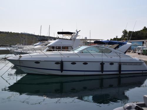 Motor yacht Targa 48 for charter in Marina Kremik