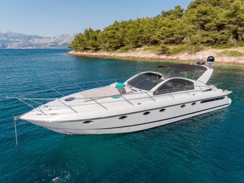 Motorboot Targa 48 Yachtcharter in Marina Zenta