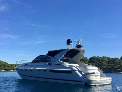 Motorboot Targa 48 Yachtcharter in Marina Lav