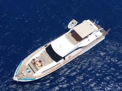 Motor yacht Tecnomarine 95 for rent in Tourlos Marina