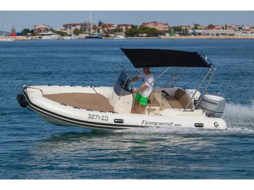 Motorboat Tempest 600 available for charter in Zadar