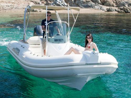 Motorboat Tempest 650 available for charter in Saint Cyprien