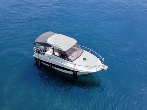 Motor yacht Timoner 550 for charter in Sibenik