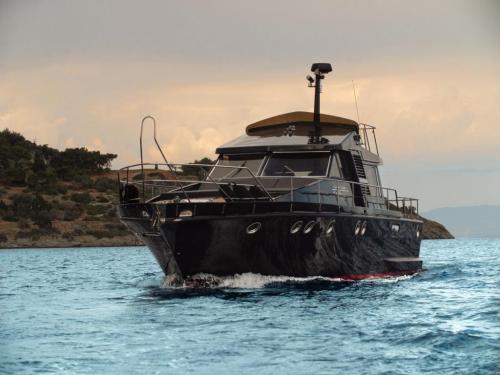 Motor yacht Tobago 47 for rent in Kallithea