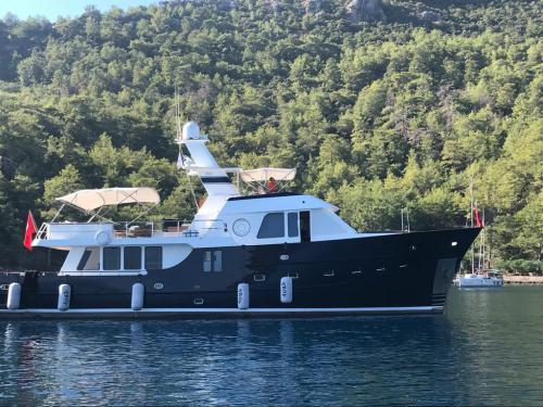Motorboat Trawler 77 for hire in Fethiye