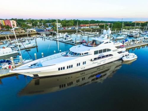 Motorboot Trinity T053 Yachtcharter in North Bay Village Motorboot Trinity T053 Yachtcharter in North Bay Village