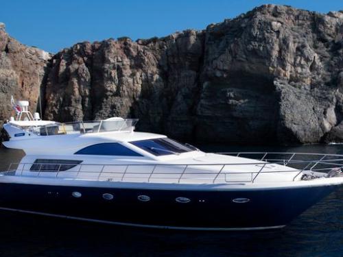 Motorboat Uniesse 55 for hire in Athens