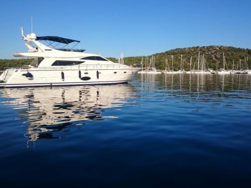 Yacht Uniesse 70 for hire in Marina Skradin