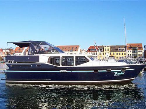 Motor yacht Vacance 1350 available for charter in Yacht Harbour Maremueritz