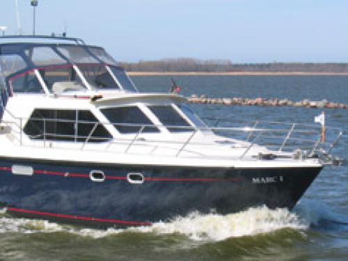 Motorboat Veha 35 for hire in Port Barth