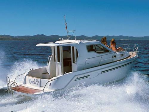 Motor yacht Vektor 950 for hire in Marina Sangulin