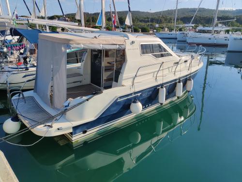 Motor yacht Vektor 950 available for charter in Sukosan Bibinje
