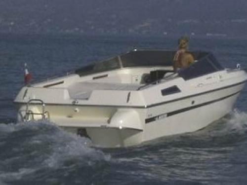 Motorboat Venere 24 available for charter in Bardolino