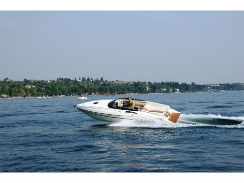 Motorboat Venere 25.5 for hire in Bardolino