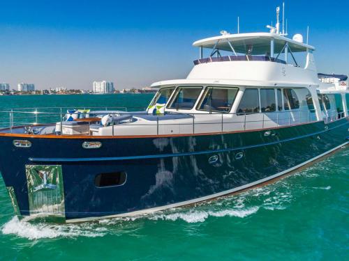 Motoryacht Vicem Cruiser 107 Yachtcharter in Nassau