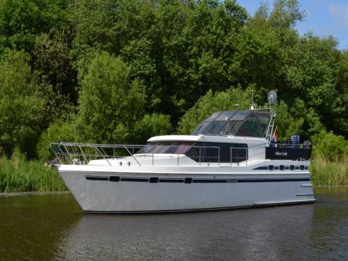 Motor yacht Vri-Jon Contessa 1370 for hire in Drachten