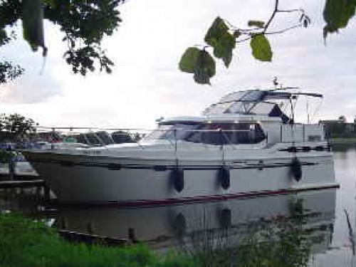 Motorboat Vri Jon Contessa 37 for hire in Wesenberg
