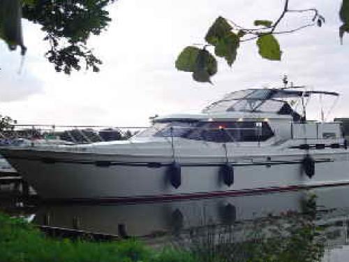 Motor yacht Vri Jon Contessa 37 for rent in Wesenberg Motor yacht Vri Jon Contessa 37 for rent in Wesenberg