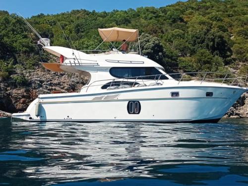 Motor yacht Zafir 42 available for charter in Pula