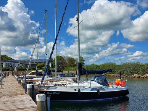Sailing yacht Amethyst 27 for charter in Kroeslin