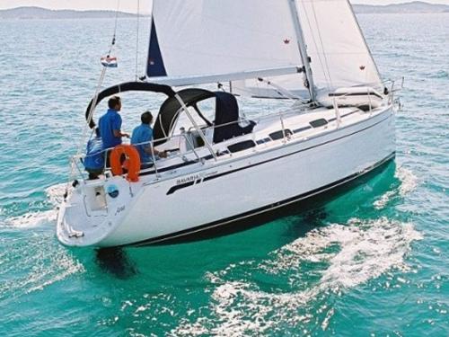Sailing yacht Bavaria 30 Cruiser for rent in Marina It Soal