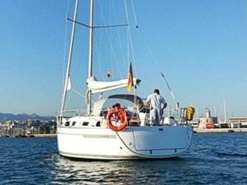 Sailing yacht Bavaria 32 Cruiser for rent in Port Calanova