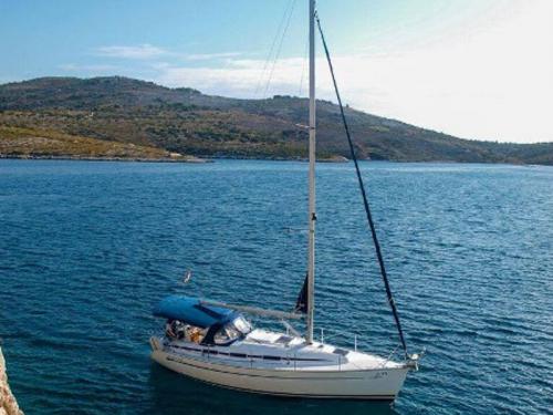 Sailing yacht Bavaria 32 available for charter in Primosten