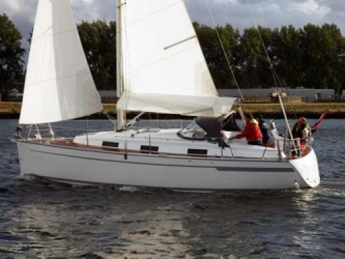 Yacht Bavaria 32 Cruiser Yachtcharter in Yachthafen Niro Petersen