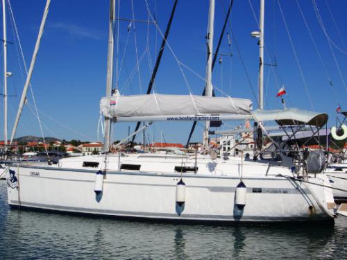 Yacht Bavaria 32 Cruiser for hire in Pirovac