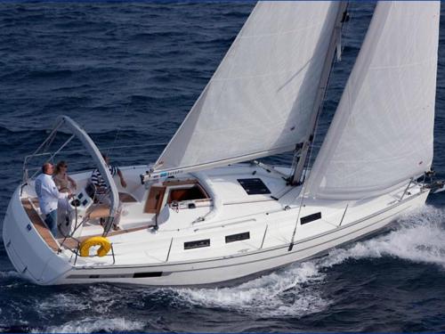 Yacht Bavaria 32 Cruiser for hire in Caorle