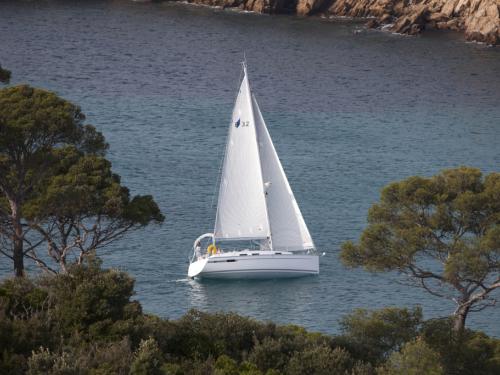 Yacht Bavaria 32 Cruiser chartern in Marina Jachtwerf Maronier